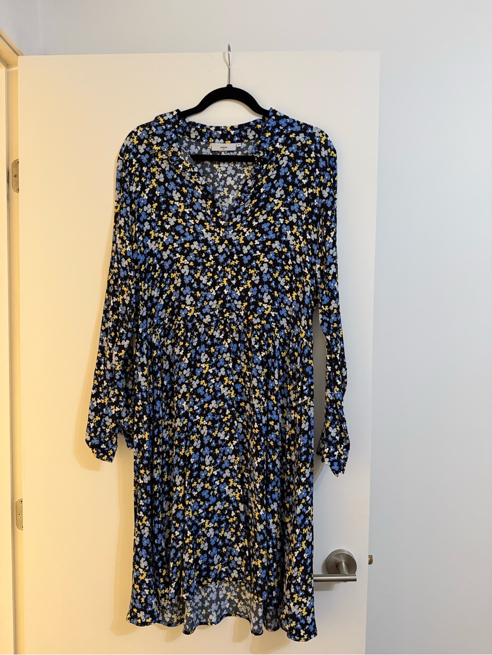 Minimum Floral V-Neck Long Sleeve Dress in Black, Blue and Yellow